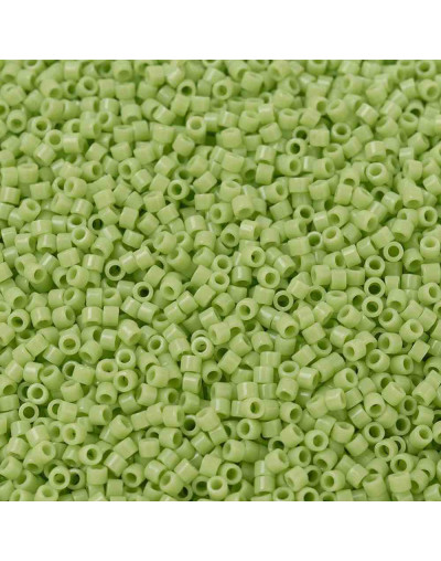 MIYUKI Delica. Color: CHARTREUSE. 1,3x1,6 mm (11/0). 0,8 mm perforación. 10 gramos (2000 uds aprox).