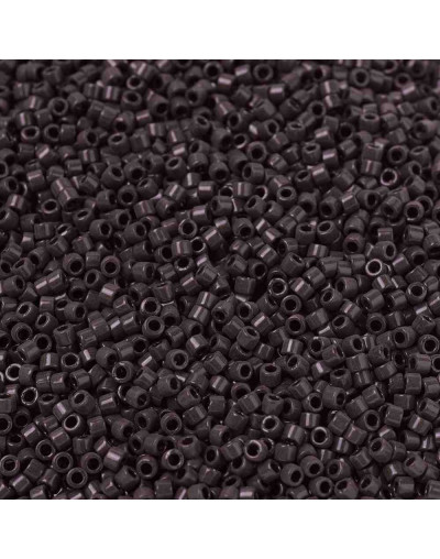 MIYUKI Delica. Color: CHOCOLATE. 1,3x1,6 mm (11/0). 0,8 mm perforación. 10 gramos (2000 uds aprox).