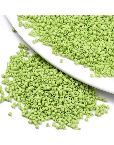 FGB Delica. Color: YELLOW GREEN. 1,5x1 mm. 0,8 mm perforación. 10 gr (2000 uds aprox).