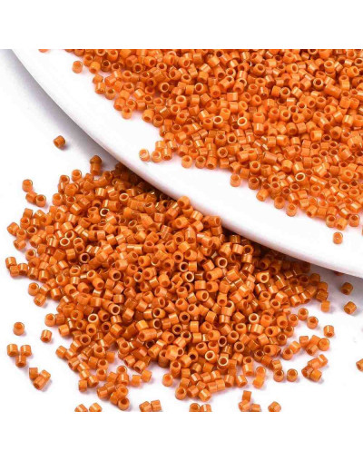 FGB Delica. Color: LUSTER DARK ORANGE. 1,5x1 mm. 0,8 mm perforación. 10 gr (2000 uds aprox).