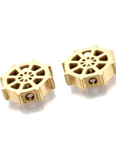 Timón. Acero inoxidable. Color dorado. 12,5x12,5x3 milímetros. 2 mm perforación. 1 unidad.