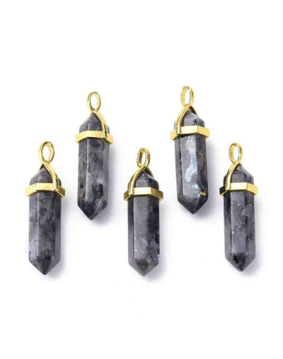 Labradorita. Engarce de aleación. Color dorado. 35 milímetros. 3x4,5 perforación. 1 unidad.