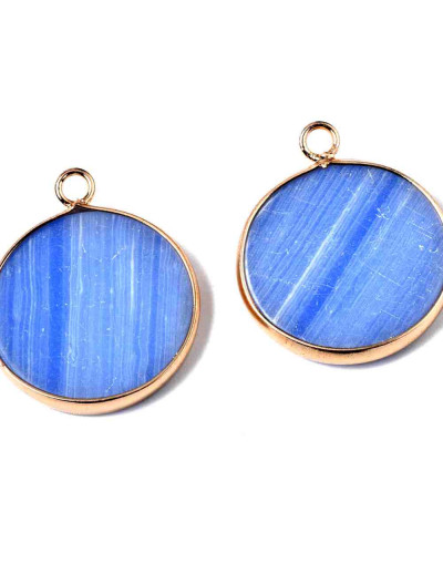 Sodalita sintética. Aleación de cobre. Color dorado. 25x21x3,5 milímetros. 2 mm perforación. 1 ud.