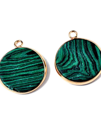 Malaquita natural. Aleación de cobre. Color dorado. 25x21x3,5 milímetros. 2 mm perforación. 1 ud.