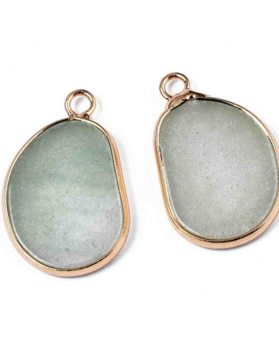 Aventurina verde. Aleación de cobre. Color dorado. 25,5x16x2 milímetros. 2,5 mm perforación. 1 ud.