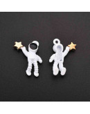 Astronauta (3). Aleación de cobre y esmalte. 21x16x4 milímetros. 1,5 mm perforación. 4 unidades. Astronauta (3). Aleación de cobre y esmalte. 21x16x4 milímetros. 1,5 mm perforación. 4 unidades.