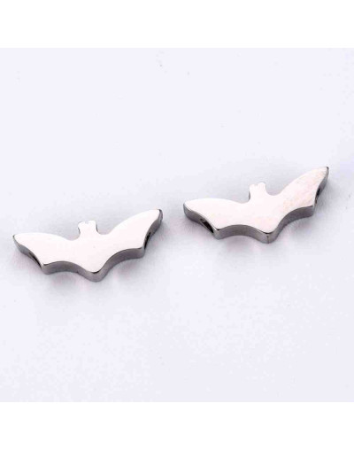 Murciélago. Acero inoxidable. Color plateado. 5,5x14,5x3 milímetros. 1,5 mm perforación. 1 unidad.