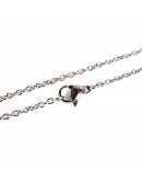 Acero inoxidable. Color plateado. Con cierre. 45 centímetros largo. 2 milímetros grosor. 1 unidad.