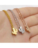 Cactus. Acero inoxidable. Color dorado. 10x8x3 milímetros. 2 mm perforacion. 1 unidad.