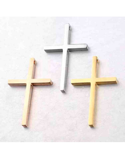 Cruz. Acero inoxidable. Color dorado.40x25x2,5 milímetros. 2 mm perforación. 1 unidad.