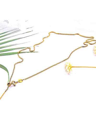 Acero inoxidable. Color dorado. Cadena regulable para collar. 45 centímetros largo. 1 unidad.