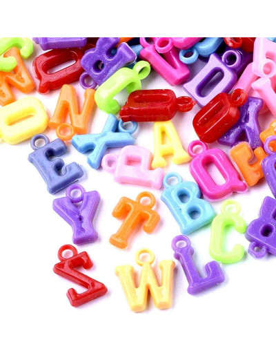 Letras (2). Acrílico. Varios colores. 14x3,5 milímetros. 2 mm perforación. 50 unidades (aproximado).