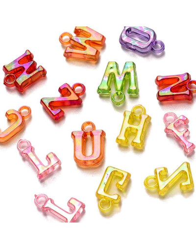 Letras (3). Acrílico. Varios colores transparentes. 14x3,5 mm. 2 mm perforación. 50 uds (aprox).