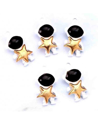 Astronauta (1). Aleación de cobre y esmalte. 17x9,5x6 milímetros. 1,6 mm perforación. 4 unidades.