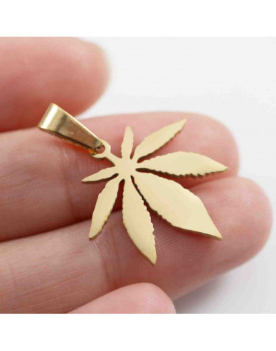 Hoja Cannabis. Acero inoxidable. Color dorado. 30x32 milímetros. 5x3 mm cierre collar. 1 unidad.