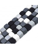 Cubo. Color sólido.Tonos grises. 6x6x6 milímetros. 1,4 mm perforación. 60 unidades hilo (aprox).