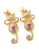 Gato. Aleación+Zirconia. Baño 18KGold. 29,5x13x3,5 mm. 4 mm cierre. 1 unidad. Gato. Aleación+Zirconia. Baño 18KGold. 29,5x13x3,5 mm. 4 mm cierre. 1 unidad.