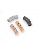 Tubo (2). Aleación Baño 18k Gold. Zirconia BLACK. 26x9 milímetros. 6 mm perforación. 1 unidad. Tubo (2). Aleación Baño 18k Gold. Zirconia BLACK. 26x9 milímetros. 6 mm perforación. 1 unidad.