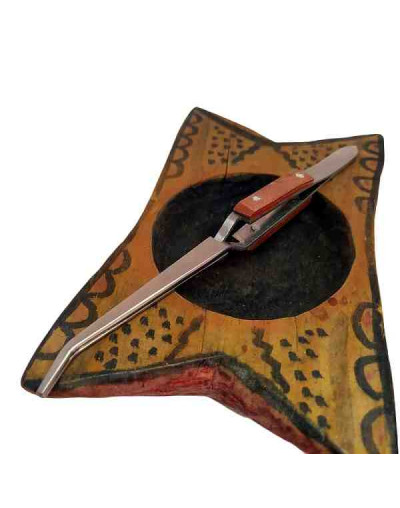 Pinza inversa. Punta pico. Mango con madera. 165 milímetros. 1 unidad.