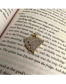 Mapa Nicaragua. Aleación+Zirconia. Baño 18k Gold. 22x20x2,5 mm. 2x3 mm cierre. 1 unidad. Mapa Nicaragua. Aleación+Zirconia. Baño 18k Gold. 22x20x2,5 mm. 2x3 mm cierre. 1 unidad.