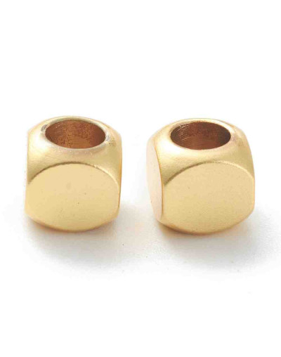 Cubos. Aleación de cobre. Baño 18K Gold. 5x5x5 milímetros. 3 mm perforacion. 10 unidades.