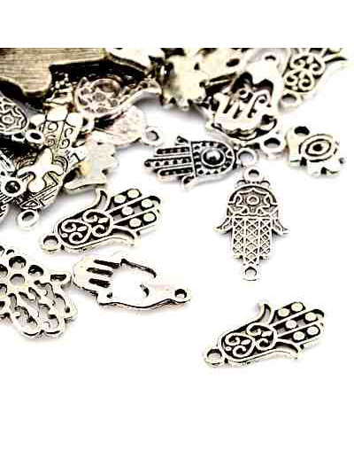 Mano de Fátima. Varios diseños. Aleación de cobre. Color plata antigua. De 18 a 57 mm. 5 unidades.