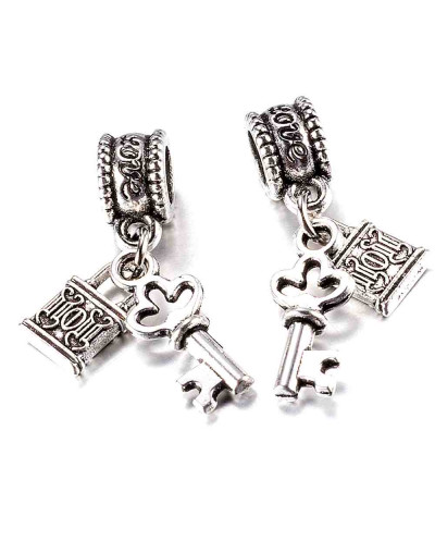 European Beads. Llave+candado. Aleación cobre. Color plata antigua. 25 mm. 4,5 mm perforación. 2 uds