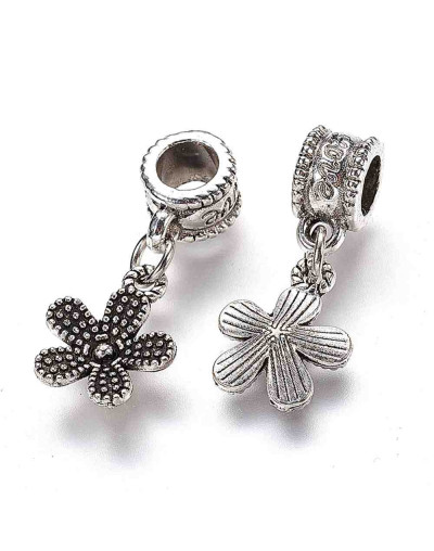 European Beads. Flor. Aleación cobre. Color plata antigua. 26 mm. 5 mm perforación. 2 uds