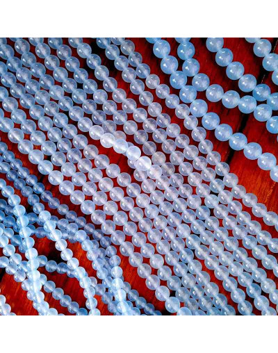 Calcedonia. Light Blue. 10 milímetros diámetro. 1 mm perforación. 35 unidades hilo (aproximado).