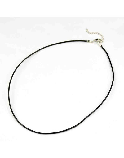 Cuero natural. Color negro. 3 milímetros grosor. 440 mm largo. Cierre de aleación. 1 unidad.