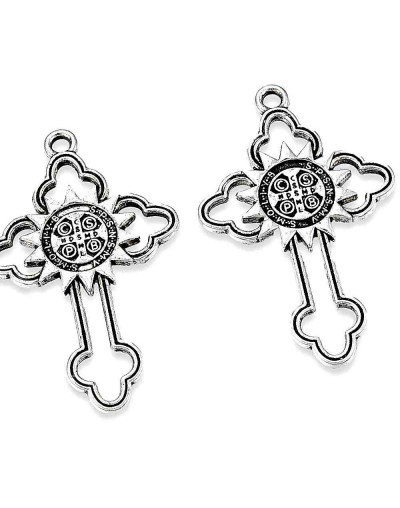 Cruz. Aleación de cobre. Color plata antigua. 39x25x2,5 milímetros. 2 mm perforación. 2 unidades.