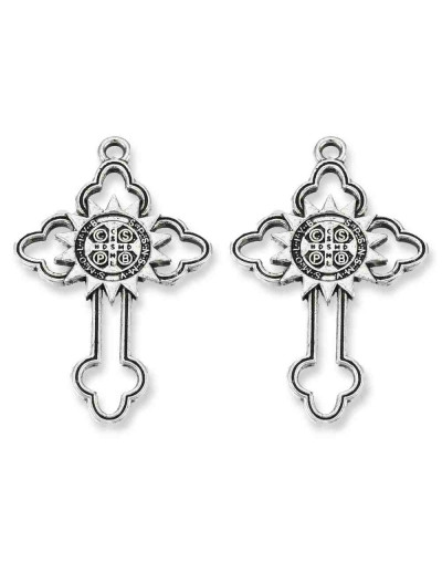 Cruz. Aleación de cobre. Color plata antigua. 39x25x2,5 milímetros. 2 mm perforación. 2 unidades.