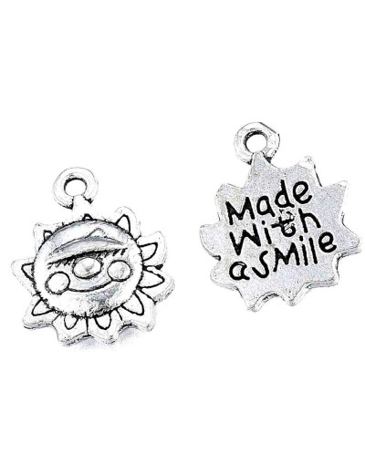 Sol+Sonrisa. Aleación de cobre. Color plata antigua. 15x12x2,5 mm. 1,6 mm perforación. 10 unidades