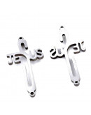 Cruz-Jesús. Acero inoxidable. Color plateado. 30x15x1,5 milímetros. 1,5 mm perforación. 1 unidad.