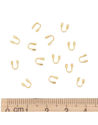 Wire guardians. Aleación de cobre. Color dorado. 4,5x4x1 mm. 0.50 mm perforación. 50 uds (aprox).
