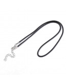 Piel de serpiente. Color negro. 2 milímetros grosor. 450 mm largo. Cierre de aleación. 5 unidades.