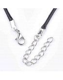 Piel de serpiente. Color negro. 2 milímetros grosor. 450 mm largo. Cierre de aleación. 5 unidades.