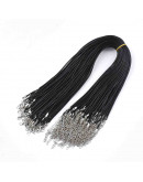 Piel de serpiente. Color negro. 2 milímetros grosor. 450 mm largo. Cierre de aleación. 5 unidades.