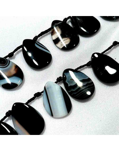 Agata Banded. Pétalo. 13x18x4 milímetros. 1 milímetro perforación. 2 unidades.