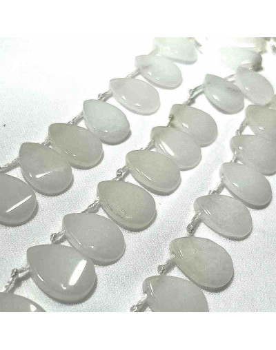 Jade Blanco. Pétalo. 13x18x4 milímetros. 1 milímetro perforación. 2 unidades.