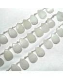 Jade Blanco. Pétalo. 13x18x4 milímetros. 1 milímetro perforación. 2 unidades.