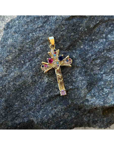 Cruz (9). Aleación+Zirconia. Baño 18KGold. 27x17 milímetros. 5x3 mm cierre. 1 unidad.