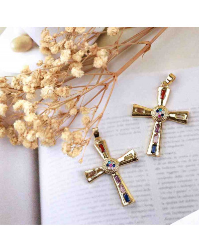 Cruz (10). Aleación+Zirconia. Baño 18KGold. 31x25 milímetros. 5x3 mm cierre. 1 unidad.