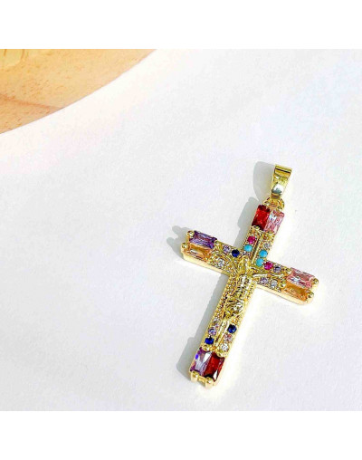 Cruz (11). Aleación+Zirconia. Baño 18KGold. 30x21 milímetros. 5x3 mm cierre. 1 unidad.