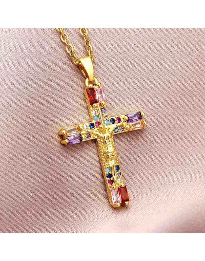 Cruz (11). Aleación+Zirconia. Baño 18KGold. 30x21 milímetros. 5x3 mm cierre. 1 unidad.