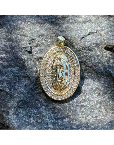 Virgen (9). Aleación+Zirconia. Baño 18KGold. 28x20 milímetros. 5x3 mm cierre. 1 unidad.
