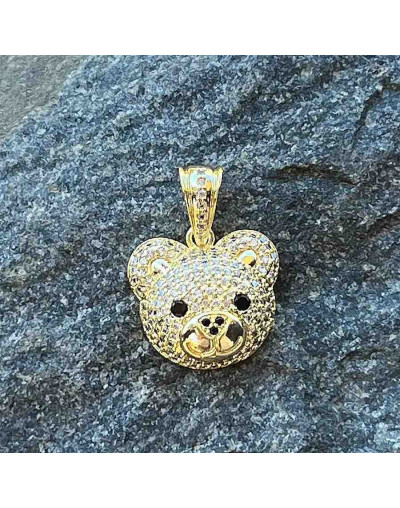 Oso. Aleación+Zirconia. Baño 18KGold. 21x20 milímetros. 10x8 mm cierre. 1 unidad.