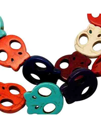Howlite. Calaveras. Varios colores. 20x21x4 mm. 1 mm perforación. 20 uds hilo (aproximado).