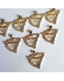 Mapa Nicaragua. Aleación+Zirconia+Shell. Baño 18k Gold. 22x20x2,5 mm. 2x3 mm cierre. 1 unidad. Mapa Nicaragua. Aleación+Zirconia+Shell. Baño 18k Gold. 22x20x2,5 mm. 2x3 mm cierre. 1 unidad.