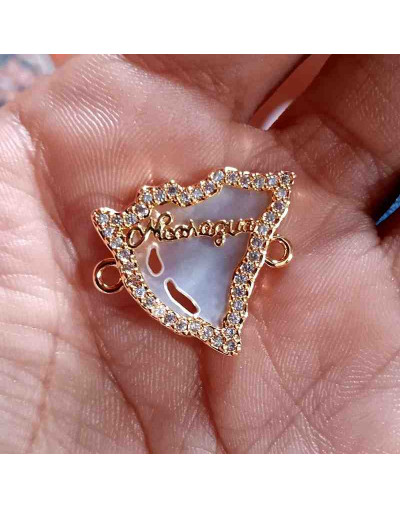 Mapa Nicaragua. Aleación+Zirconia+Shell. Baño 18K Gold. 20x18x2,5 mm. 2 mm perforación. 1 unidad.